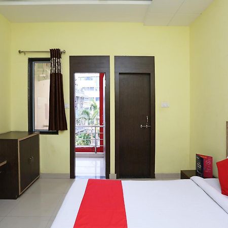 Collection O Hotel Pearl Rāipur Exteriör bild