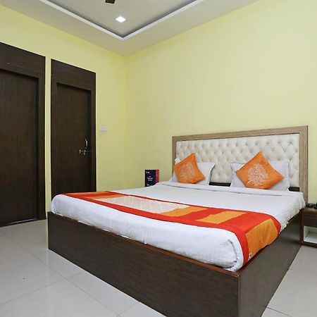 Collection O Hotel Pearl Rāipur Exteriör bild