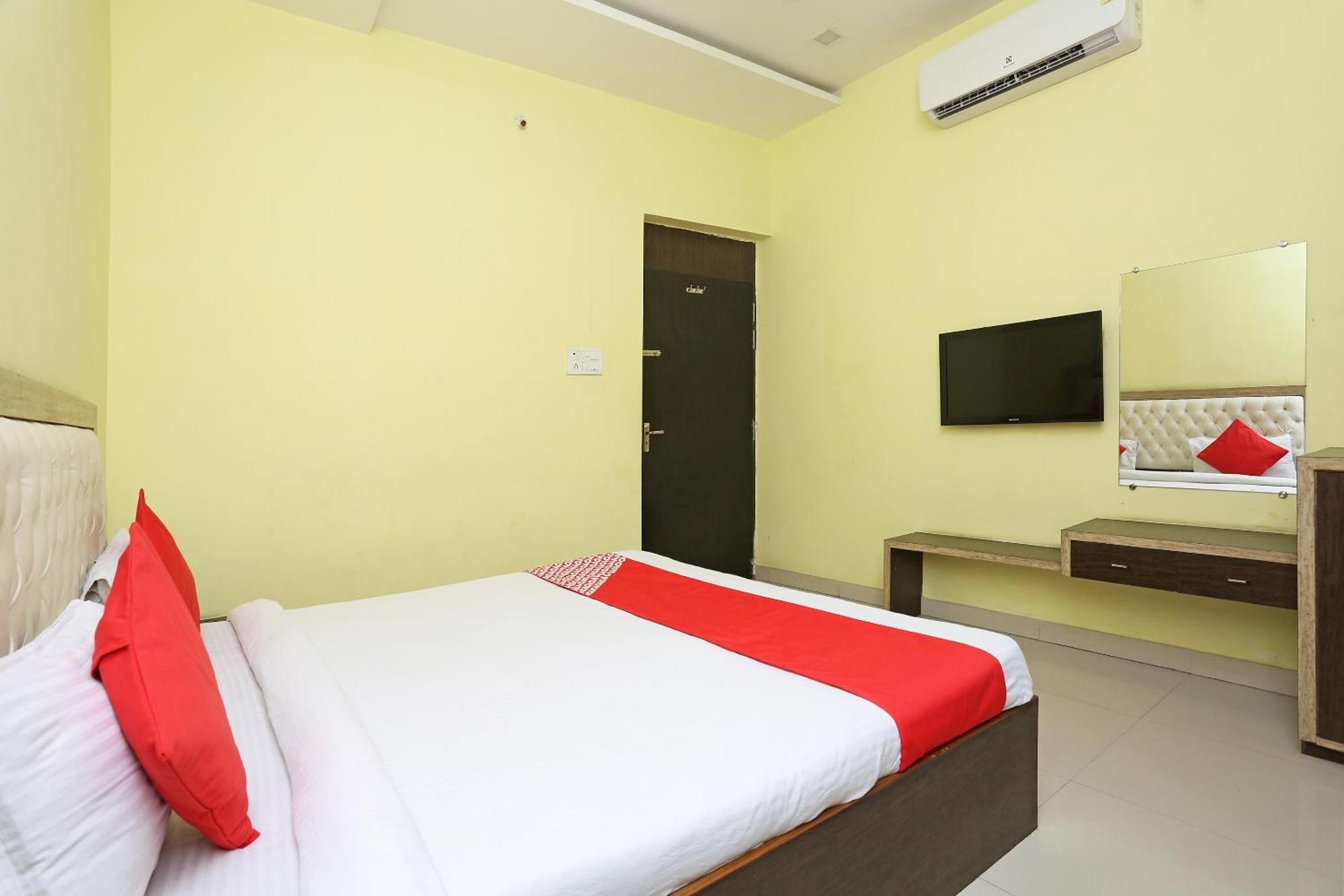 Collection O Hotel Pearl Rāipur Exteriör bild