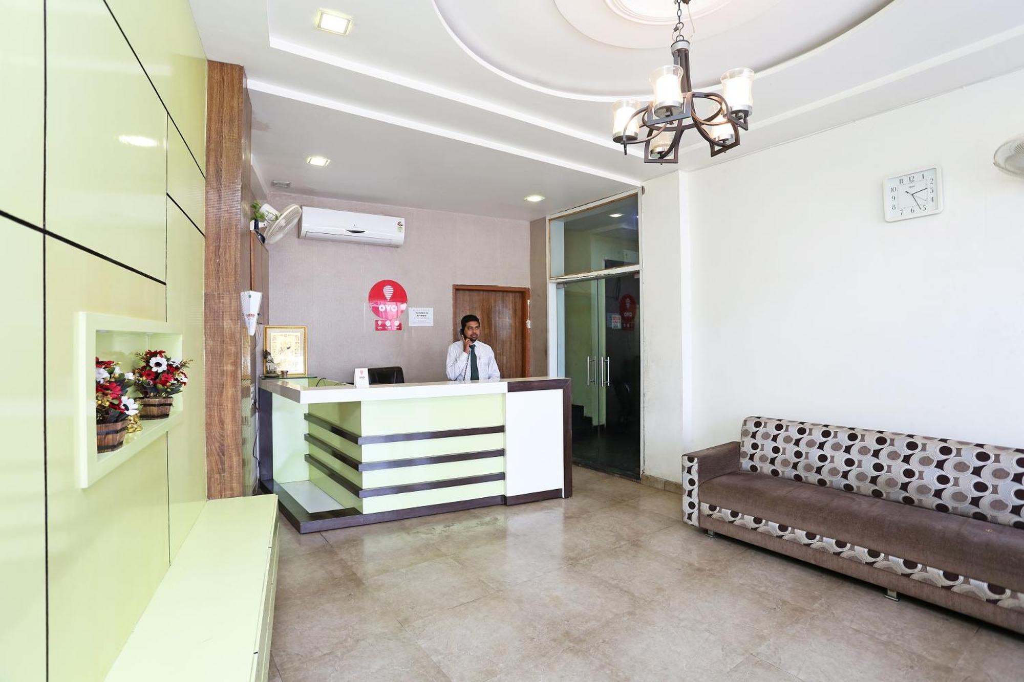 Collection O Hotel Pearl Rāipur Exteriör bild