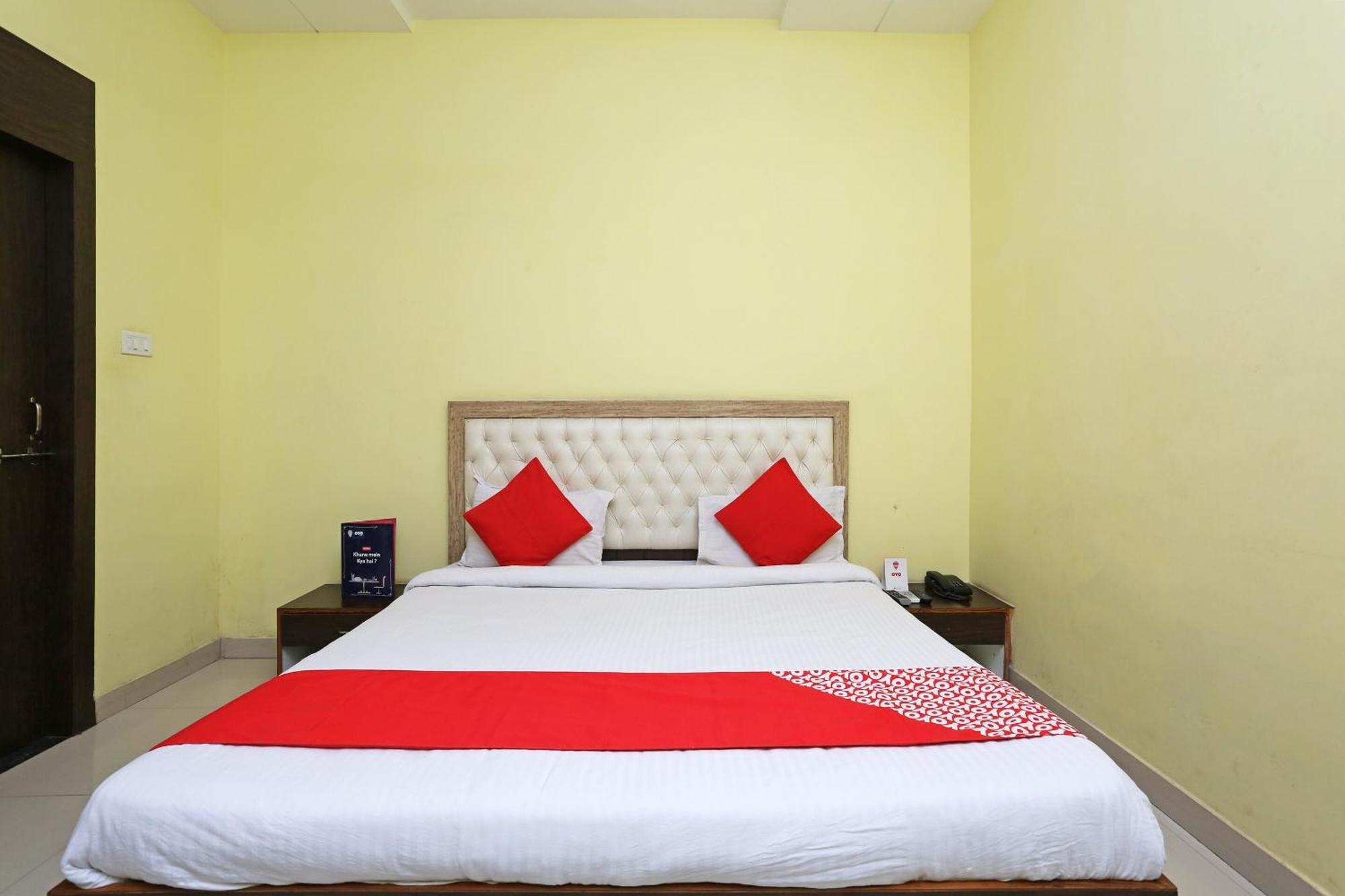 Collection O Hotel Pearl Rāipur Exteriör bild